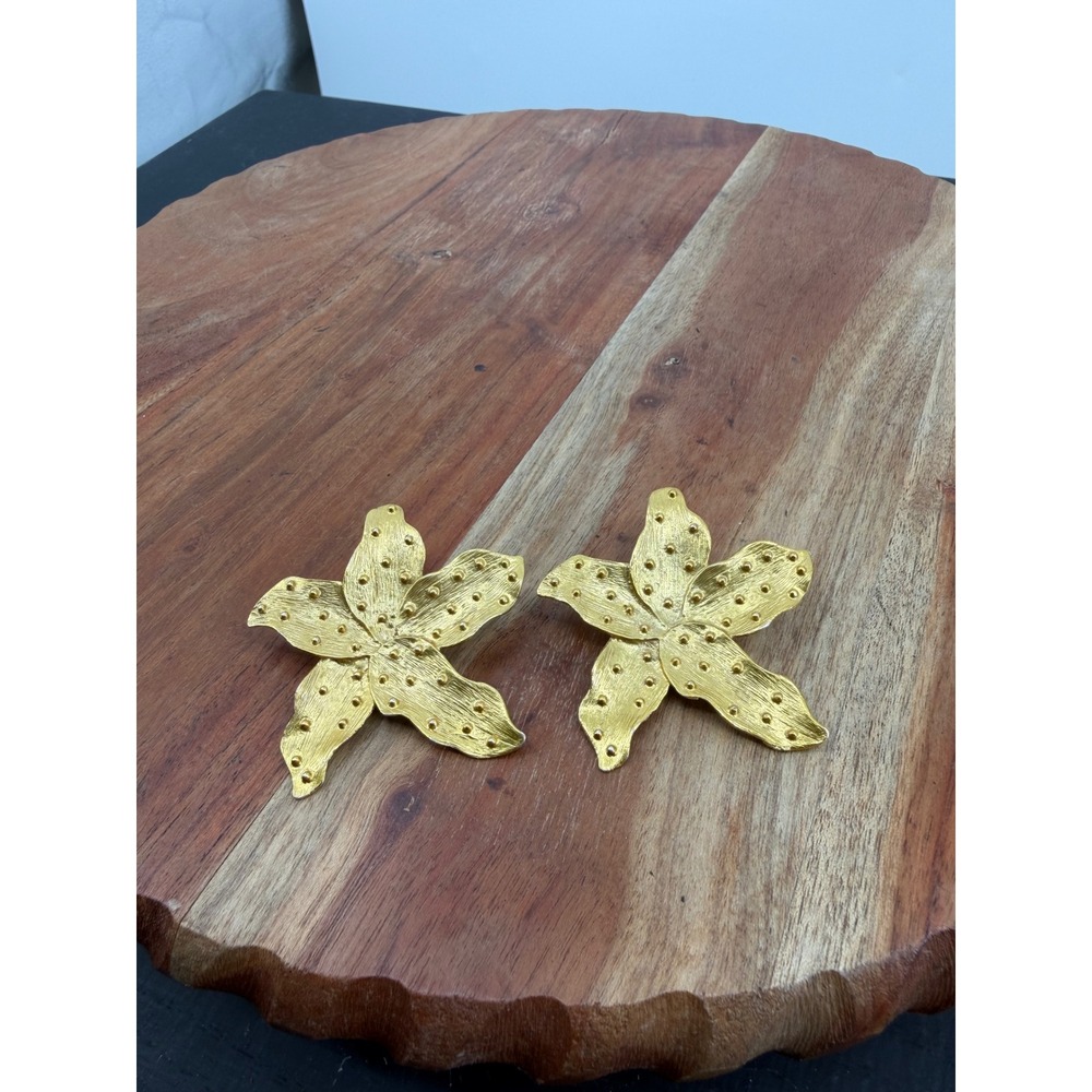 Unbranded Textured Flower Stud Earrings Womens OS Gold Oversized Floral Petal